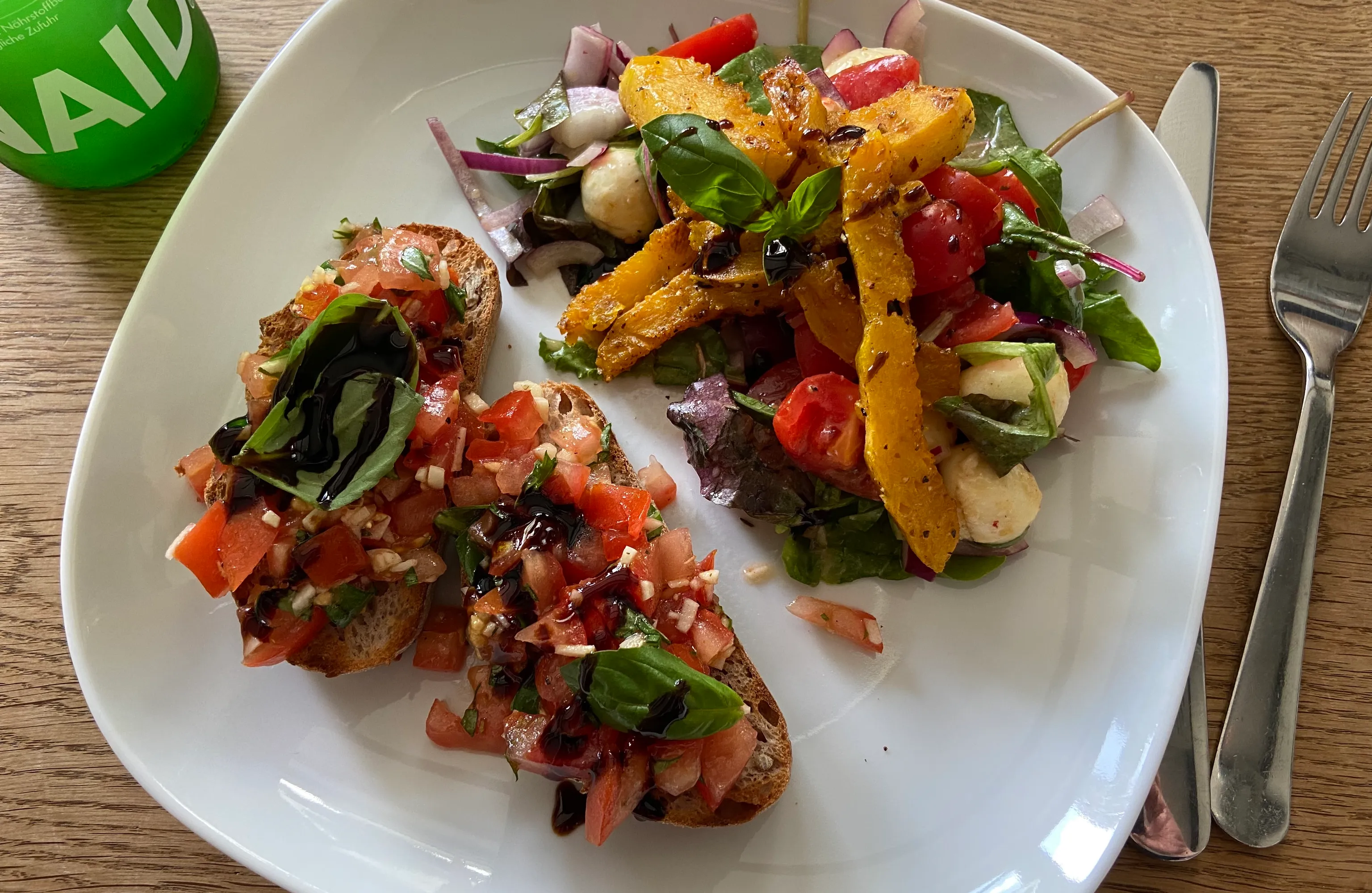 Bruschetta mit Salat