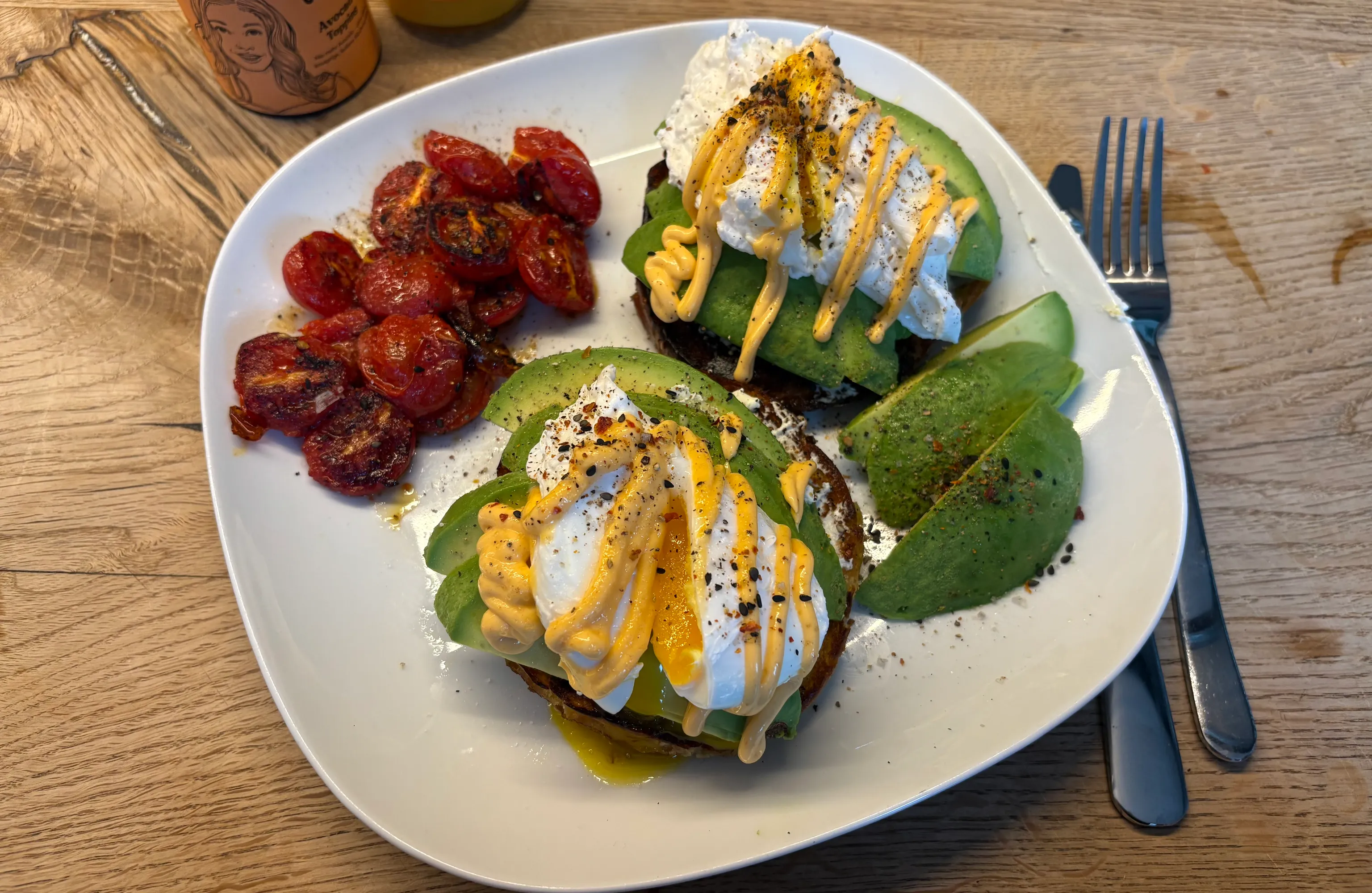 Avocado-Toast mit Ei