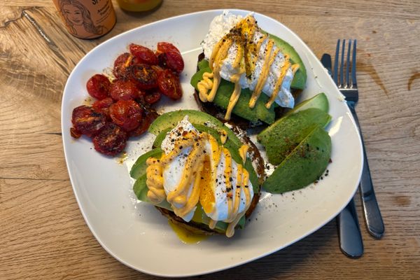 Avocado-Toast mit Ei